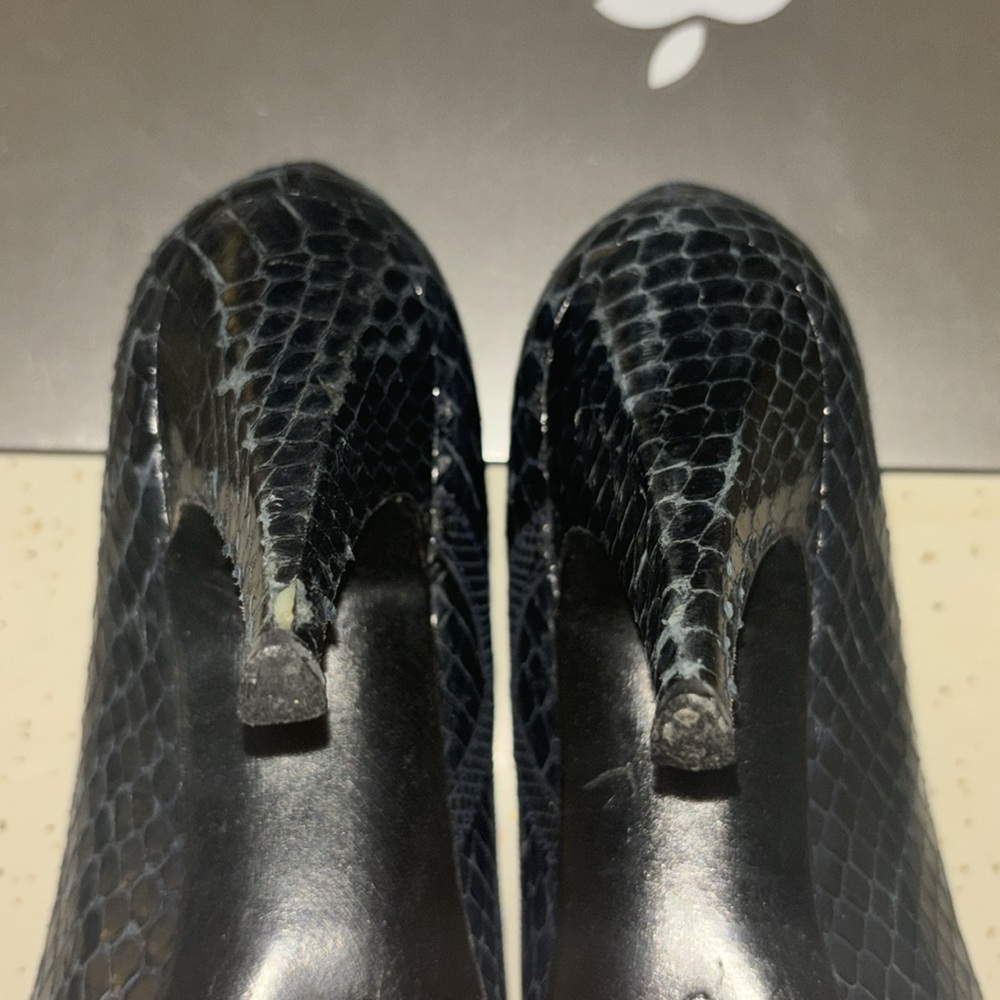STUART WEITZMAN - Picture 7 of 11